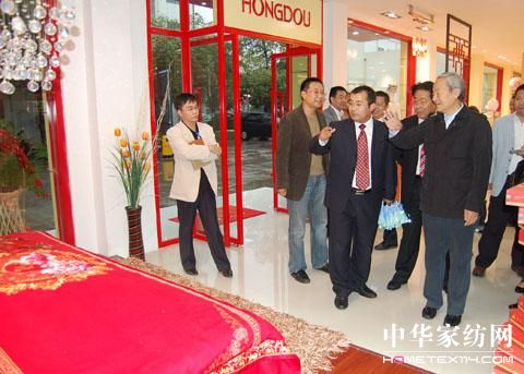 杜鈺洲會(huì)長參觀紅豆家紡旗艦店