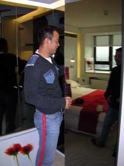 ���s�_�����_(d��)�A�İ�ɫС��