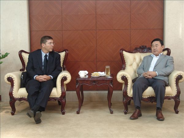 ���ն����L(zh��ng)��(hu��)Ҋ(ji��n)˹����˹��˾CEO JOSUEһ��