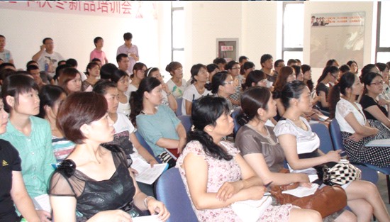 寶縵營(yíng)銷(xiāo)中心全員學(xué)習(xí)秋冬新品