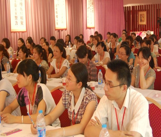 達達創(chuàng)遠對艾伊家紡員工進行培訓