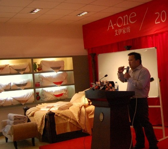 達達創(chuàng)遠對艾伊家紡員工進行培訓