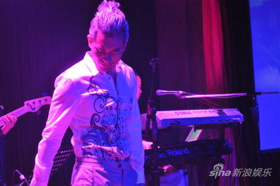 陳龍從影18載慶生好友周海媚道賀