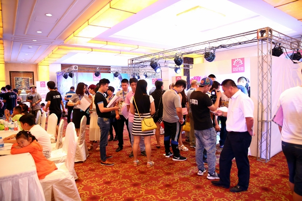 ë2015ﶬƷl(f)(hu)AMĻ