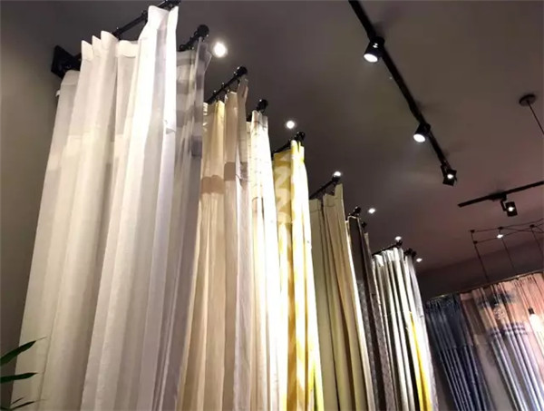 Ҳ(hu)20dL(fng)ͬУ٬F(xin)L(fng)