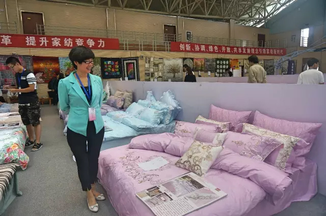 Ҹζϯͨ300Ҽa(chn)ƷŮʣ