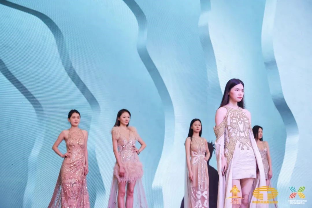 䁾֮͌·(sh)F(xin)|(zh)l(f)չ--2022Ї(gu)(yng)朴(hu)ͨ¡e