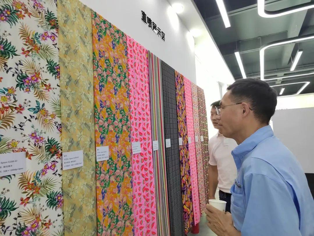 ʼƷ(sh)aӡˇչʾĳɹĻF(xin)(chng)l(f)ذƷ